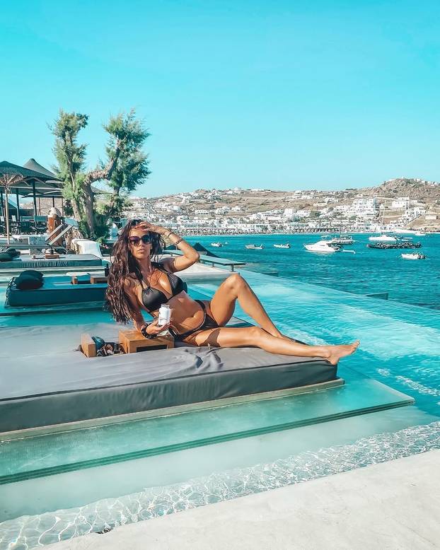 GOLE PRVE DAME Znate li što je zajedničko Trumpu i Golobu?