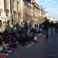 Studenti su krenuli u 24-satnu blokadu u Beogradu: Podignuli su šatore i blokirali važnu ulicu