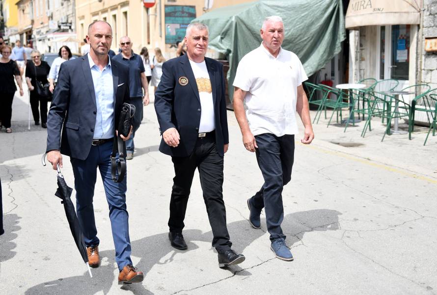 Sinj: Okupljanje ljudi u Sinju uoči 310. Sinjske alke