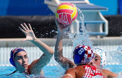 Mlade hrvatske vaterpolistice zauzele vrh skupine na SP-u