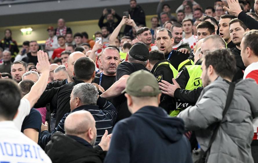 Ljubljana: Tijekom polufinalne utakmice između Hrvatske i Španjolske na tribinama je došlo do naguravanja