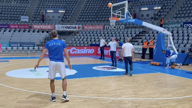 VIDEO Jedini na parketu uoči majstorice, mokri do gole kože. Zato su Božić i Shorter najbolji