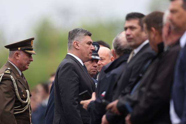 Zagreb: Okupljanje uzvanika na svečanom dočeku prve skupine višenamjenskih borbenih aviona Rafalea u Hrvatsku