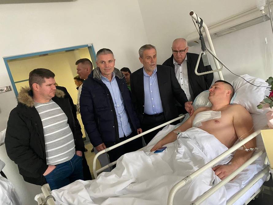 Ovo je ranjeni radnik Čistoće koji je spriječio provalu u auto