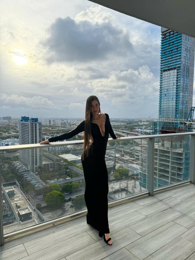 FOTO Ova fitness kraljica obožava nositi mikro bikinije: Vruće fotke otkrivaju i zašto