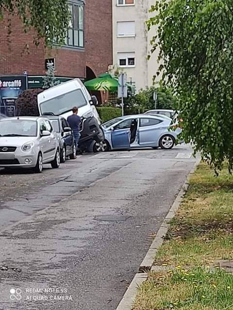 VIDEO Kombi i auto sudarili su se u Varaždinu, jedan ozlijeđen