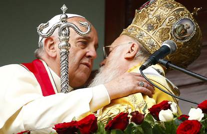 Papa: "Terorizam bi trebali osuditi svi islamski čelnici"