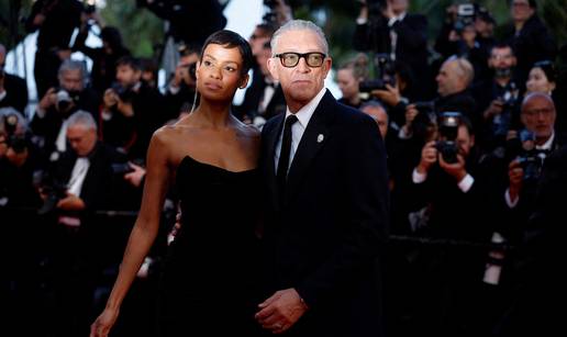 Vincent Cassel ne skriva da voli mla&dstrok;e partnerice: S 30 godina mla&dstrok;om Narah stigao u Cannes