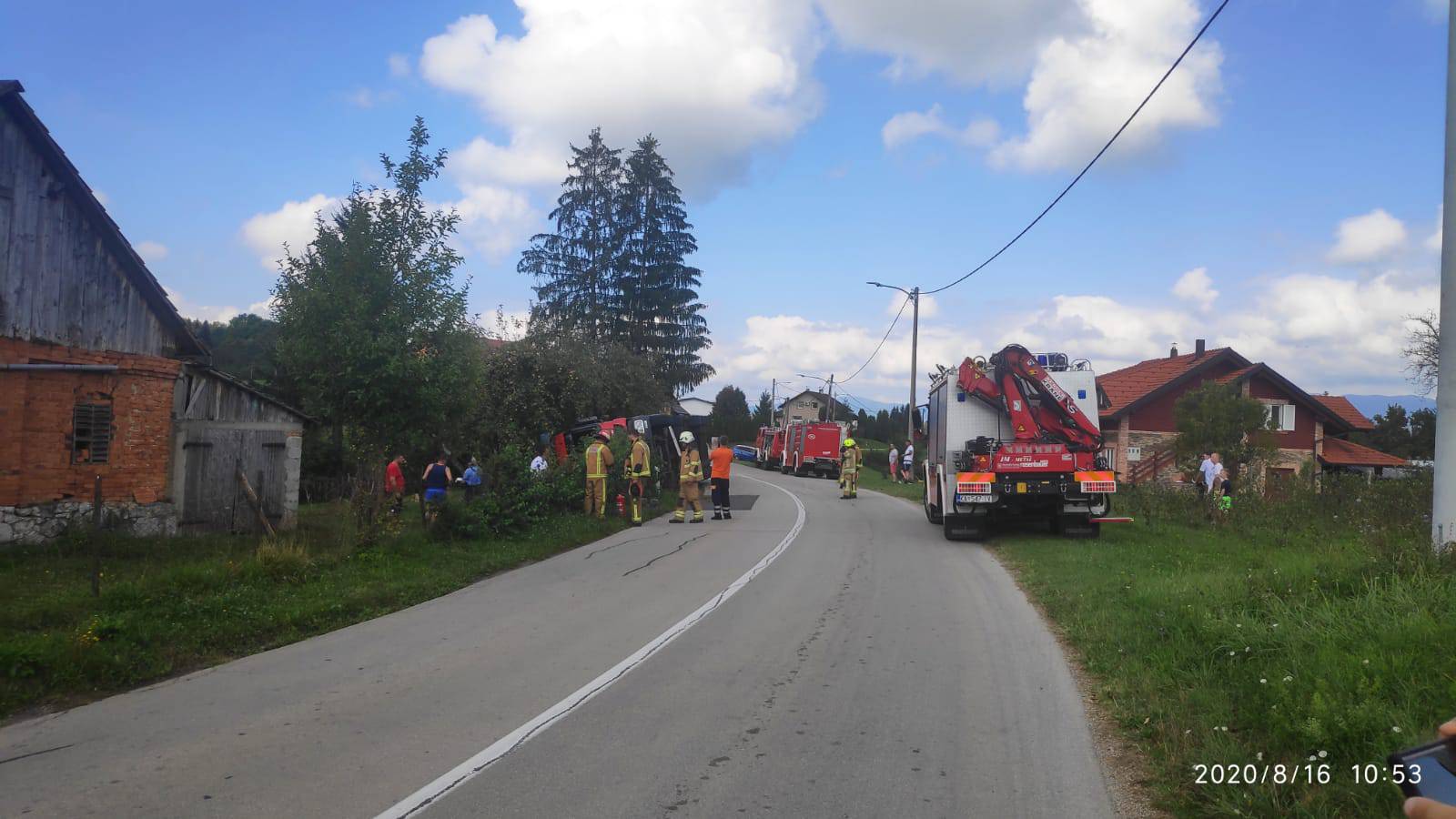 'Zaljuljalo se meso na kukama i zanijelo me': Kamion pun mesa prevrnuo se kod Karlovca