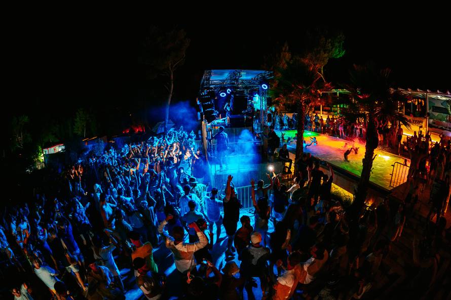 Brač u znaku koncepta Destination ULTRA uz Mind Against, Afrojacka i R3HAB