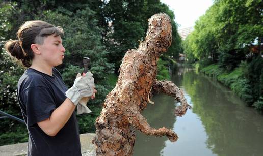 Toulouse: Kolonija kipara izrađuje skulpture od lišća