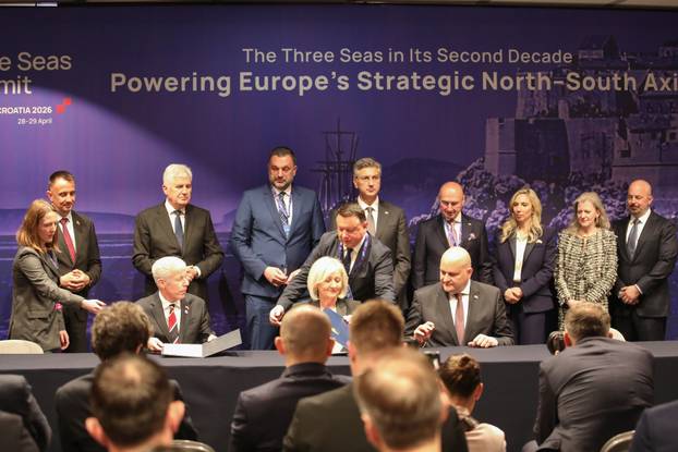 Dubrovnik: U sklopu Inicijative triju mora potpisan sporazum u području energetike, prometa, tehnologije, financija i porezne politike
