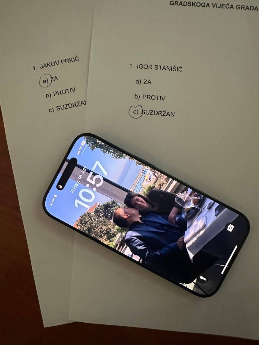 Ivošević: 'Listić Katarine Prnjak nije autentičan'. Prnjak tvrdi: 'Neću se njemu objašnjavati!'