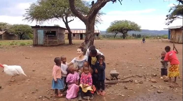 Lana objavila dosad neviđene snimke: Volontirala je u Africi