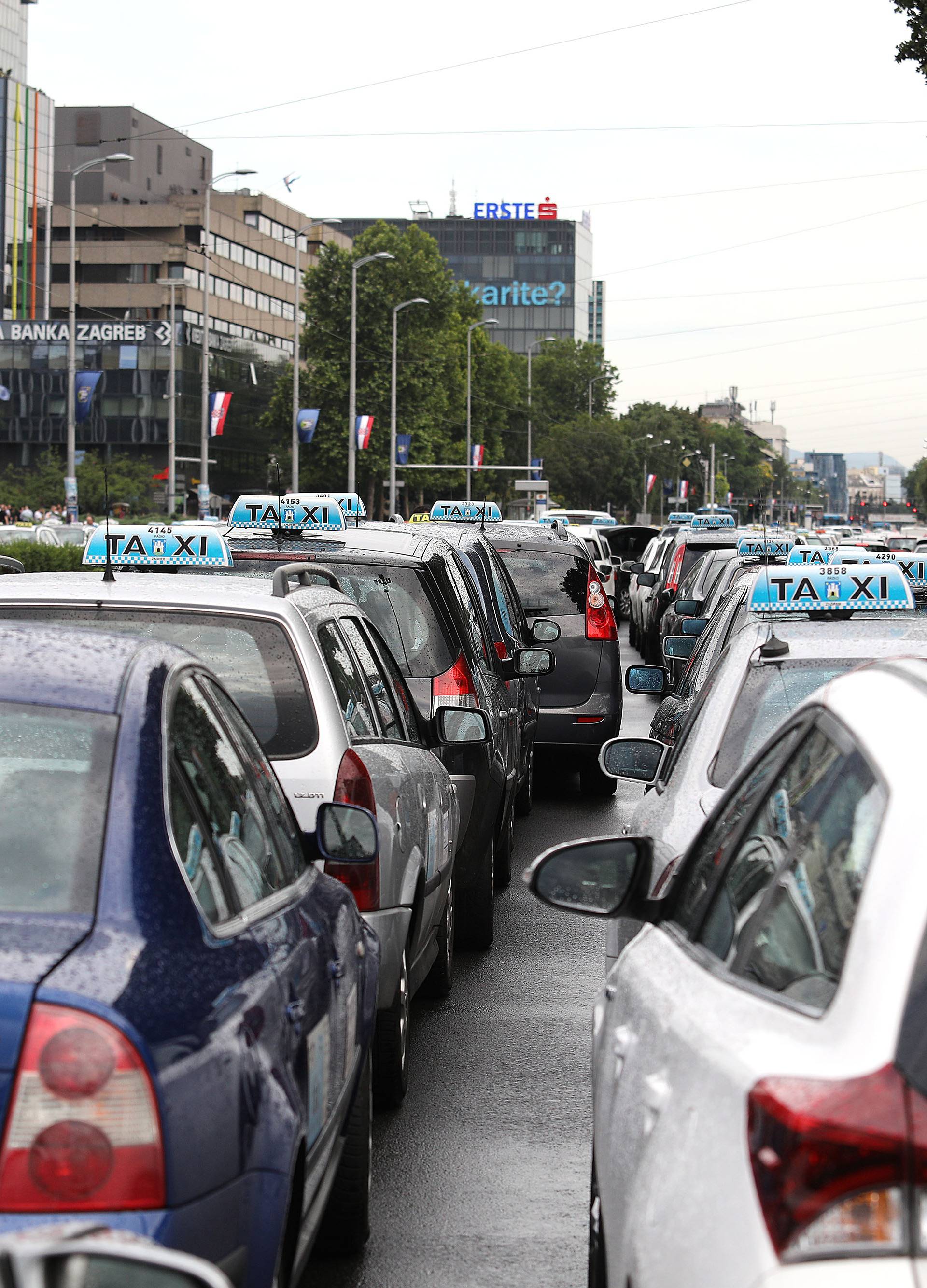 Prometni kaos u Zagrebu: Taksisti blokirali Vukovarsku