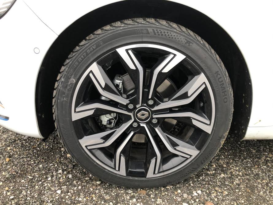 Hibridni Clio je drugačiji od konkurenata, ali i vrlo štedljiv