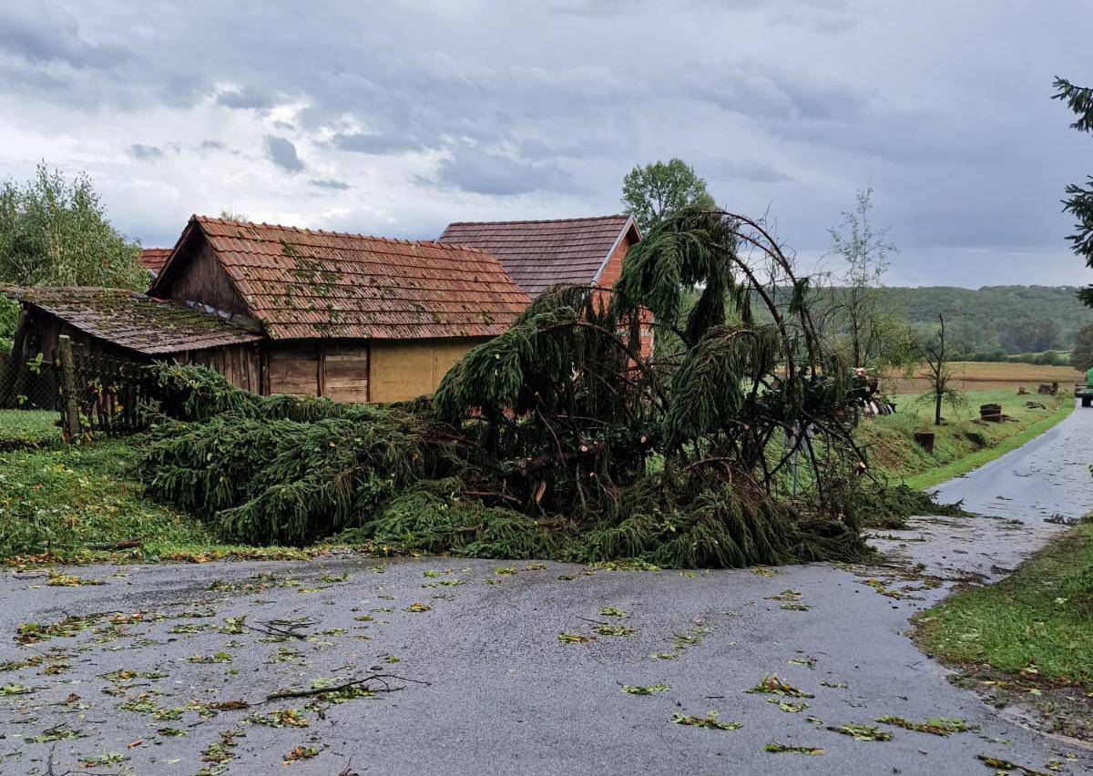 Pune ruke posla za vatrogasce: Ispumpavali vodu iz kuća, samo u Zagrebu  imali 30 intervencija