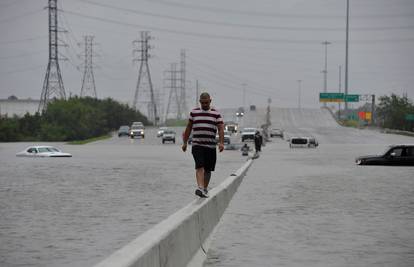 Oluja Harvey poharala Teksas: Stanje je teško, bit će još gore