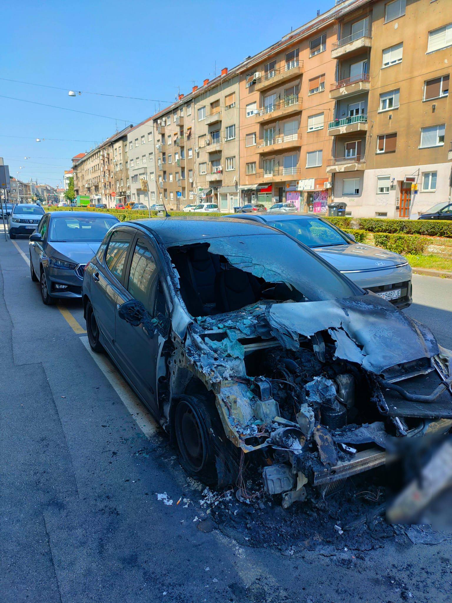 U Zagrebu zapalio auto, uhićen je: 'Fuj, još se osjeti plastika'