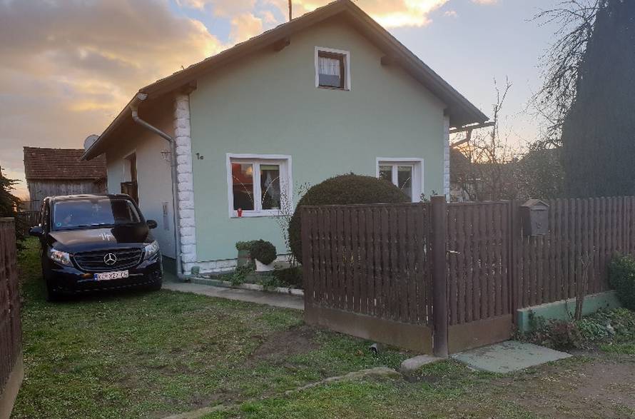 Susjede šokirao prizor: U kući našli mrtvu ženu i uginulog psa