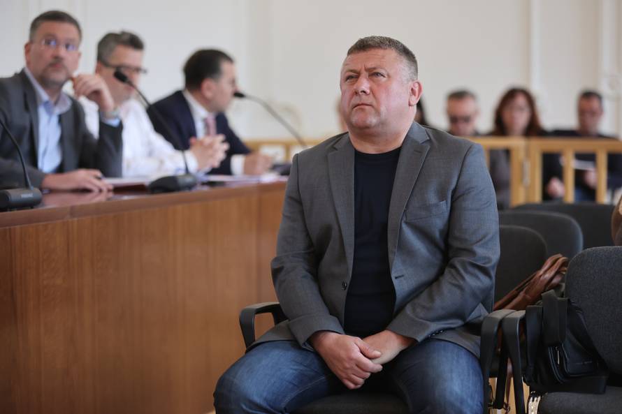 Osijek: Nastavljeno suđenje Damiru Dekaniću, bivšem HDZ-ovom županu optuženom za lažiranje okolnosti njegove prometne nesreće 
