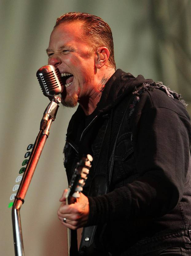 ARHIVA - 2010. Zagreb: Metallica na Hipodromu oduševila preko 30 tisu?a fanova, a kiša je lijevala kao iz kabla