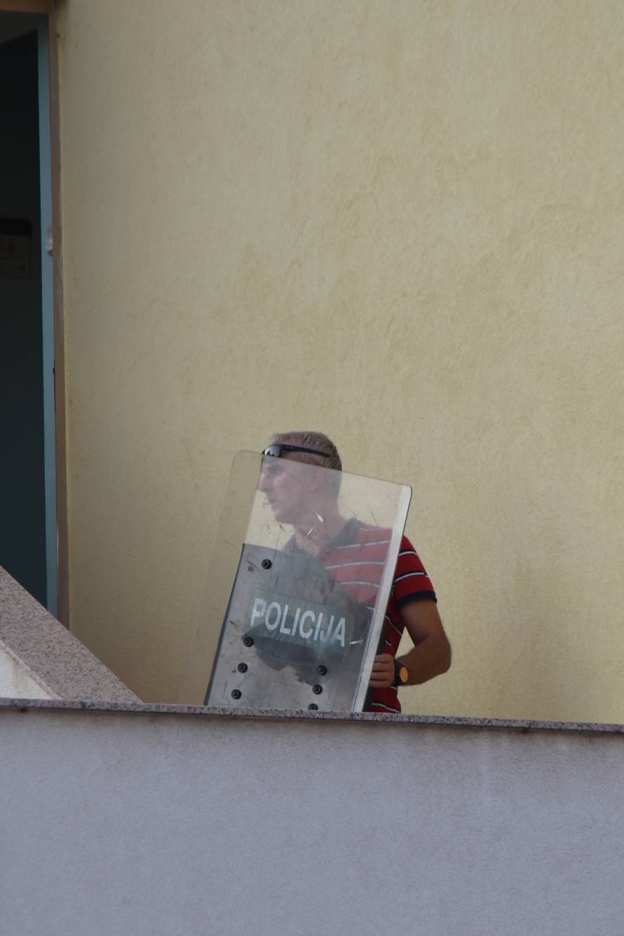 Pula: MuÅ¡karac prijetio oruÅ¾jem i rezao se, policija ga uhitila