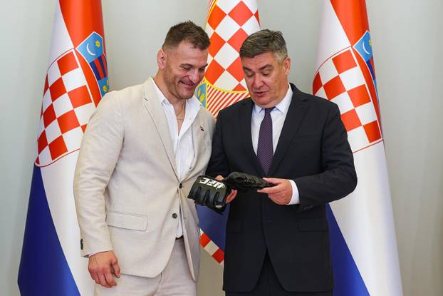 Zagreb: Predsjednik Zoran Milanović uručio je odlikovanje Stipi Miočiću