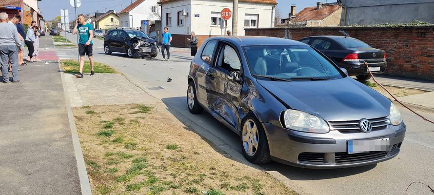 Slavonski Brod: Sudarila se dva auta, zbog vozačice stigla Hitna