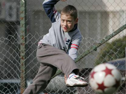 ARHIVA - Nikola Vlašić na treningu malih dječaka, 2005.