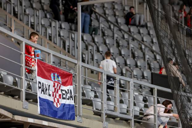 Zadar: Zagrijavanje rukometaša prije početka prijateljske utakmice između Hrvatske i Švicarske