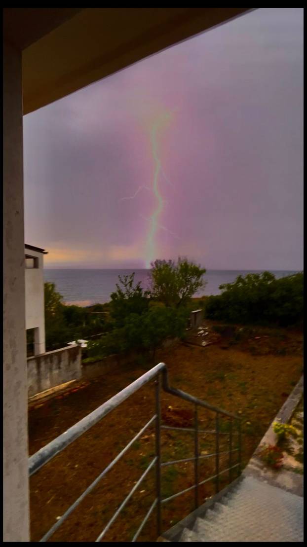 FOTO Ples munja iznad Splita