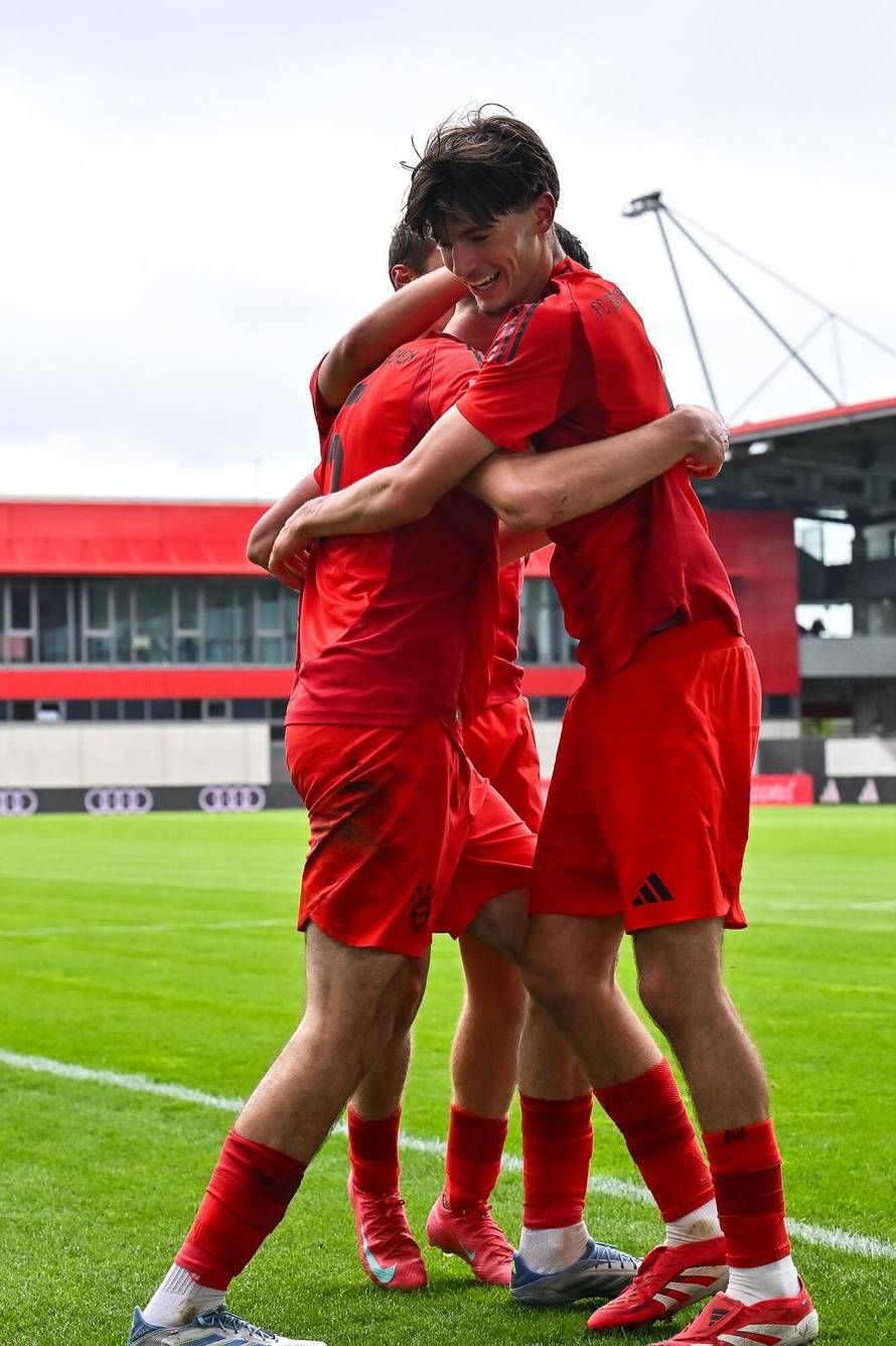 DFB U19-Nachwuchsliga Endrunde: FC Bayern M?nchen U19 - VfL Wolfsburg U19; 26.04.2025