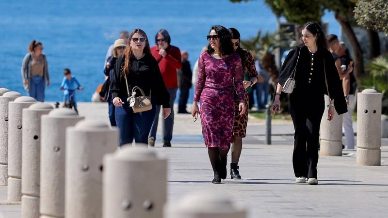 FOTO LJETNI DAN: Pola države na 24°C, a ovako je u Zadru