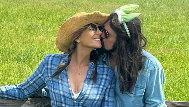 Many incompatible, but love Elizabeth Hurley and Billy Raya blooms. Blessing and Miley