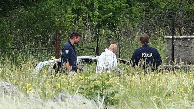 Dugopolje: U polju pronađen izgoren automobil u kojem se nalazilo tijelo osobe