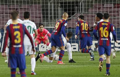 Messi redao igrače Elchea kao čunjeve, Barca na -5 od Atletica