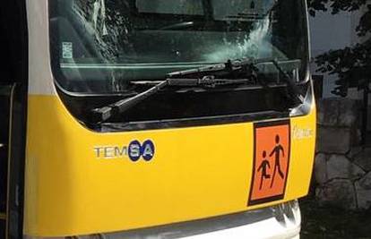 Vozač školskog busa u Zagrebu skrivio sudar. Roditelji bijesni: Kakvim to rutama voze djecu?!