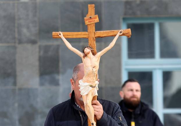 Šibenik: Muška molitva krunice