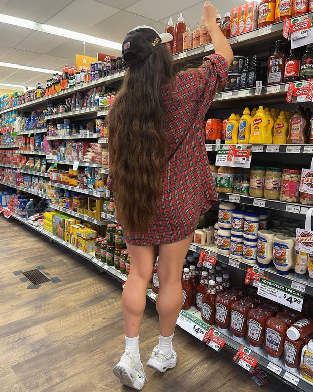 FOTO 'Imam toliko velike grudi da me svi mrze. Nisu umjetne!'