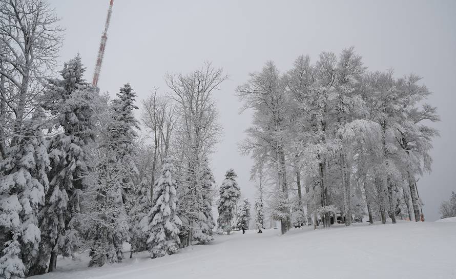 Zagreb: Započela skijaška sezona na Sljemenu 