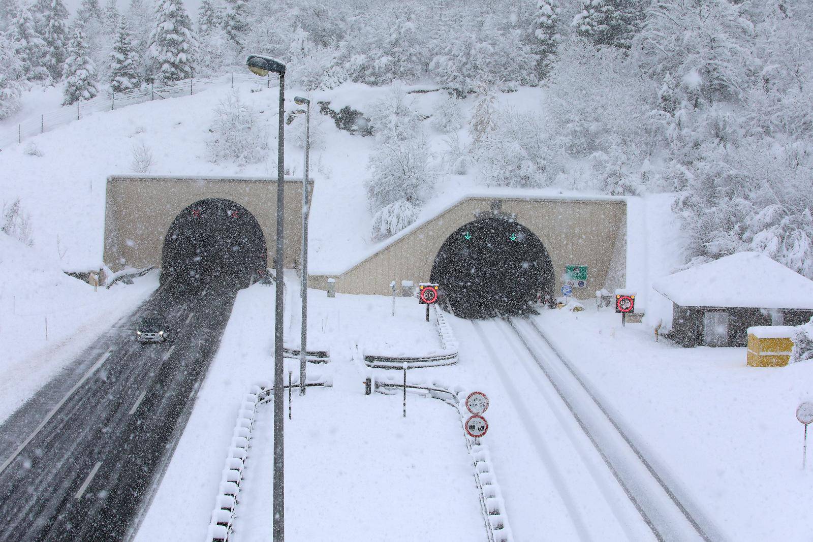 Jak snijeg na autocesti Rijeka - Zagreb