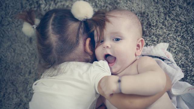 Sedam razlika između muških i ženskih beba: Plač, razgovor...