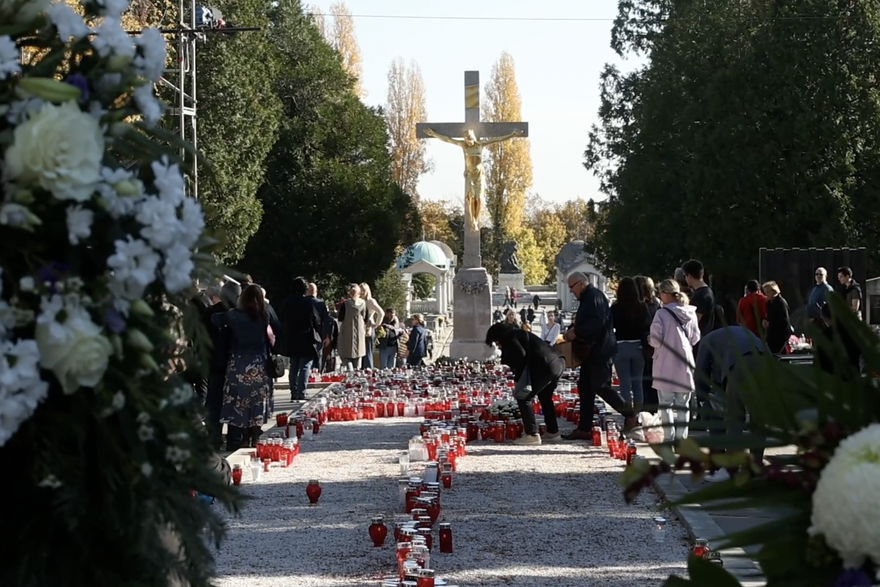 Blagdan Svih svetih: Građani diljem Hrvatske posjetili grobove svojih najmilijih