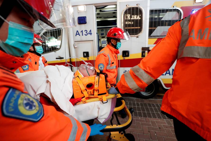 Prosvjednici sasvim demolirali urede novinske agencije Xinhue