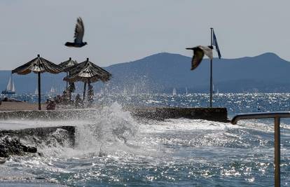 Stiže jaka bura! Aktivirali žuti meteoalarm za obalu, mogući olujni udari. Evo što nas očekuje
