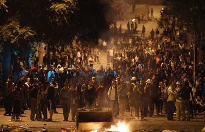 Prosvjedi ne prestaju: Džamije, sveučilišta i dućani su bolnice