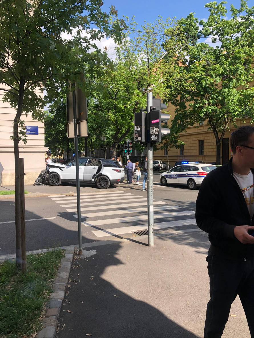 'Honda se zabila u Land Rover, istraga nesreće je u tijeku...'