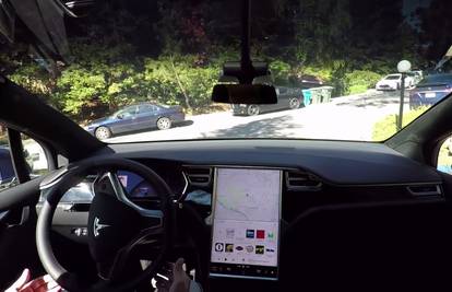 Pogledajte što sve može Teslin Model X koji vozi potpuno sam
