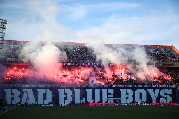 Zagreb: Navijači na tribinama uoči utakmice Dinamo - Hajduk